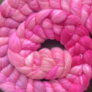 Hand-Dyed Roving - Dark Pink Gradient