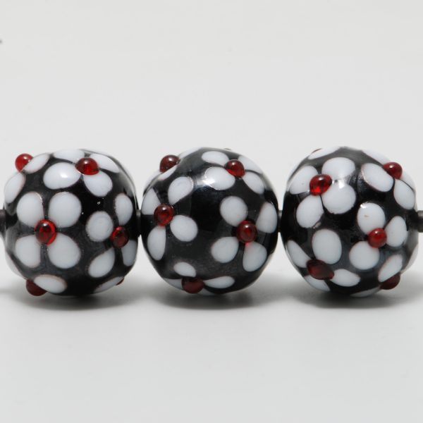 Bead Set: Black Daisy Balls - Image 2