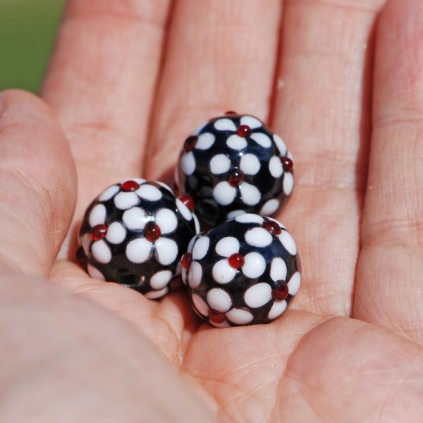 Bead Set: Black Daisy Balls - Image 3